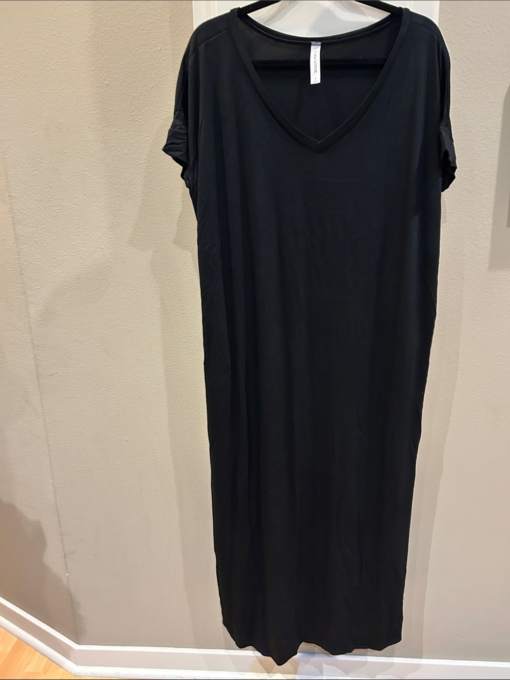 Zenana Outfitters Oversized Black V‑Neck Maxi Dress